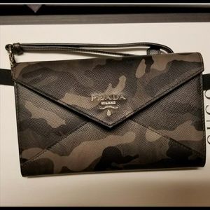 ⭐️PRADA CAMO WRISTLET⭐️